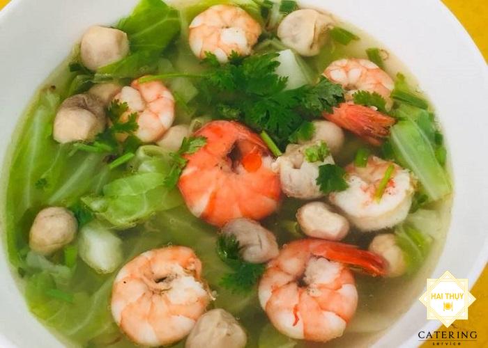 Chế biến món "Canh bắp cải nấu tôm" thanh mát 